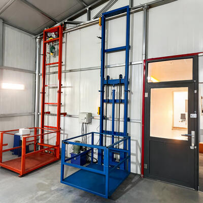 Moderne hydraulische Hebeplattform, kleiner vertikaler, an der Wand montierter Warenhubtisch